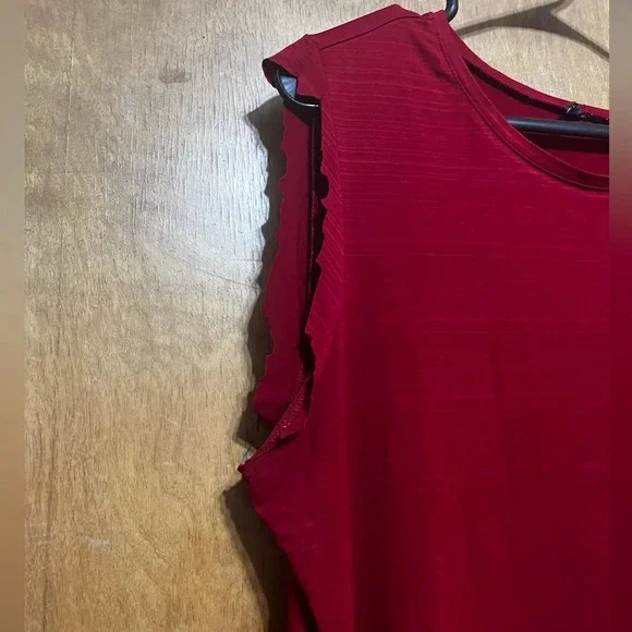 Free! With bundle purchase!! Wine Top with cut off Sleeves - Picture 3 of 4